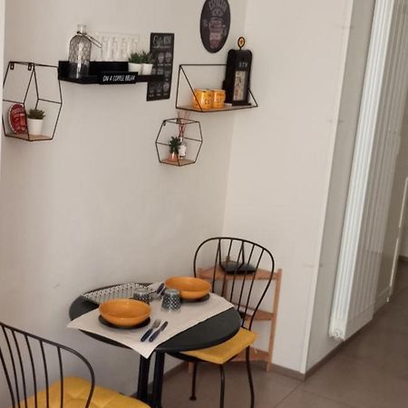 Holidaystudio Appartamento In Centro Salerno Luaran gambar