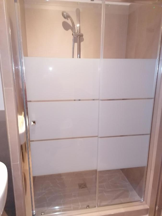 Holidaystudio Appartamento In Centro Salerno Luaran gambar
