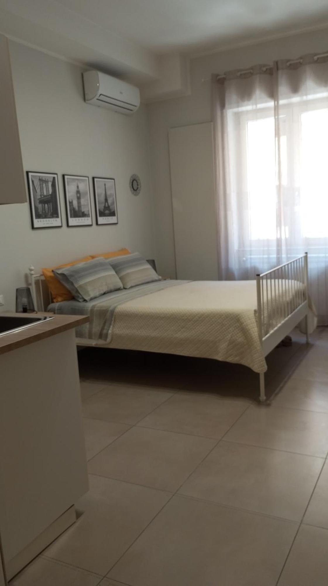 Holidaystudio Appartamento In Centro Salerno Luaran gambar
