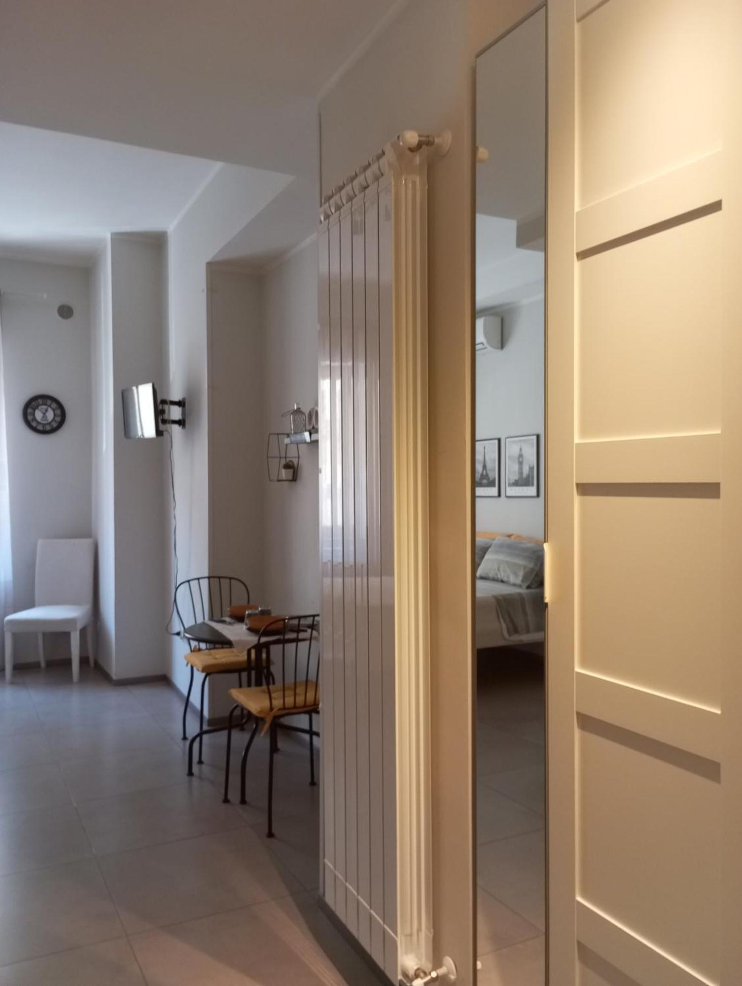 Holidaystudio Appartamento In Centro Salerno Luaran gambar