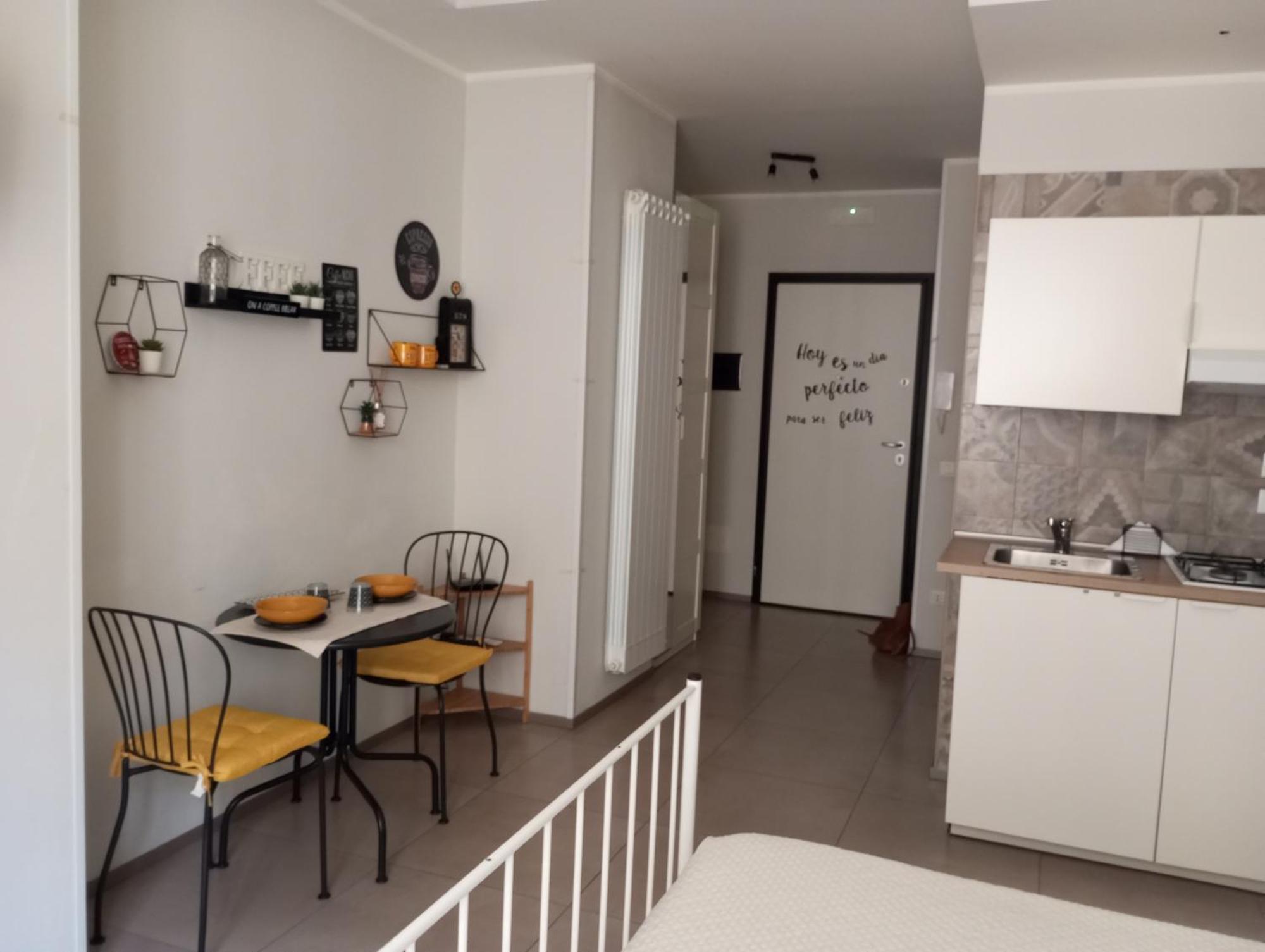 Holidaystudio Appartamento In Centro Salerno Luaran gambar
